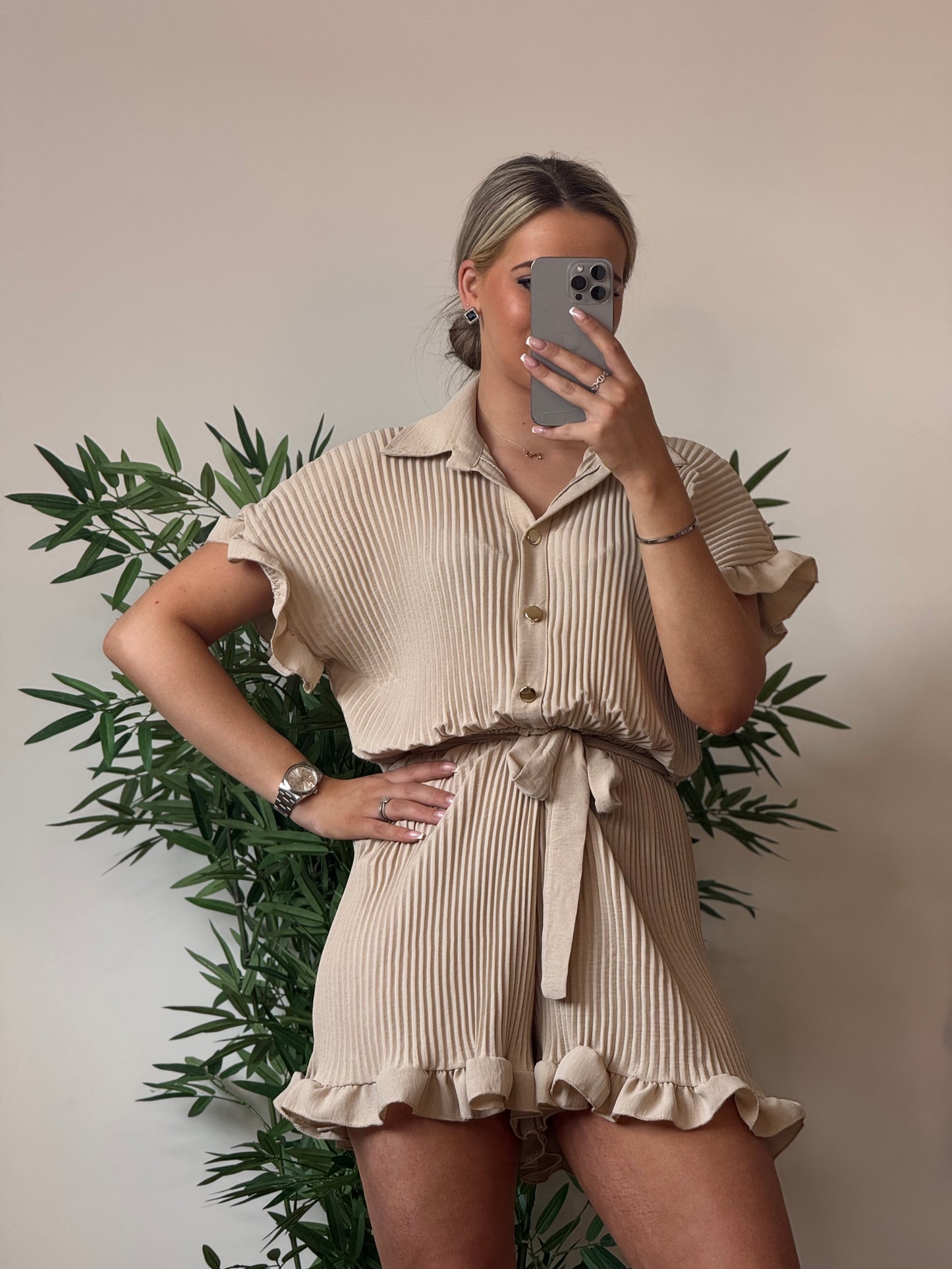 Combishort plissée beige – détails volants