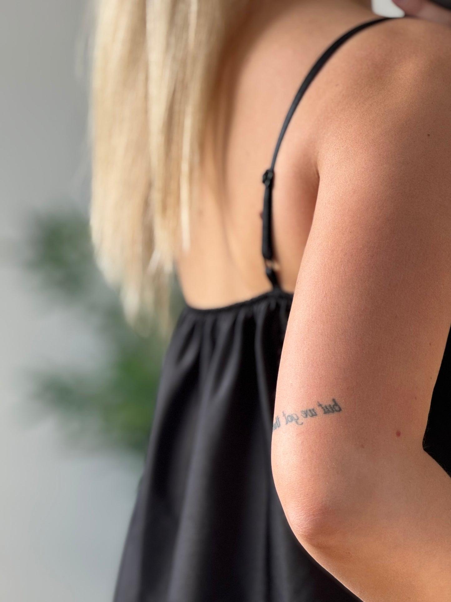 Caraco satiné noir – détail dentelle