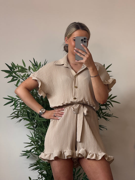 Combishort plissée beige – détails volants