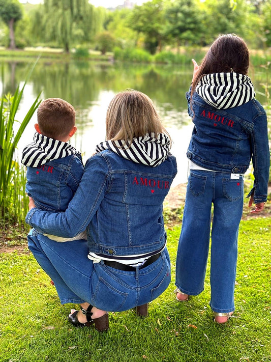 Veste en jean “AMOUR” – Femme